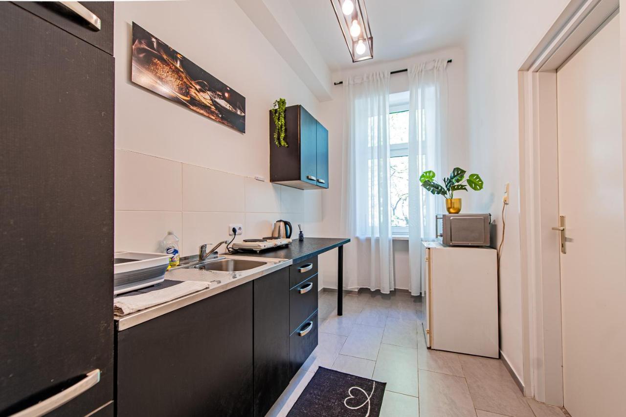 My City Apartment- Vienna Artroom Luaran gambar